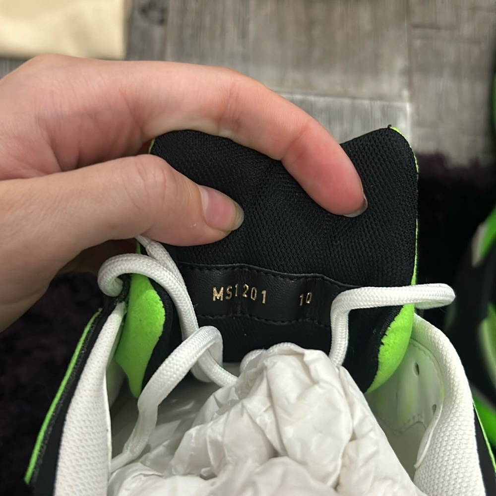 Authentic Louis Vuitton shoes - Picture 3 of 3